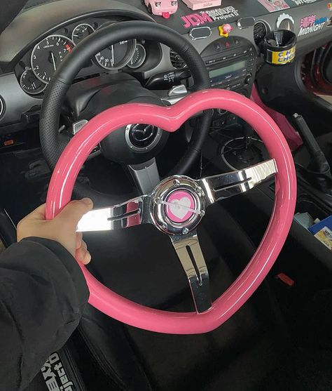 Twitter Vanellope Glitch, Pink Seat Covers, Hello Kitty Print, Pink Car Accessories, Living Aesthetic, Car Deco, Barbie Dreamhouse, Car Things, Kissing Booth