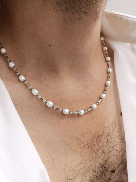 Pearl Necklace Aesthetic Outfit Men, Male Pearl Necklace Outfit, Guys Pearl Necklace, Male Pearl Necklace, Guys Necklaces Pearl, Men’s Pearl Chain, Mens Necklace Fashion, Y2k Choker, Pearl Necklace Men