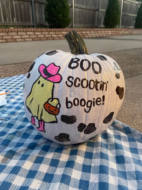 painted pumpkin ! Disney Painted Pumpkin Ideas, Country Pumpkin Painting Ideas, Western Pumpkin Painting Ideas, Cute Pumpkin Painting Ideas Creative, Cool Pumpkin Painting Ideas, Cute Pumpkin Painting Ideas, Halloween Pumpkin Painting Ideas, Cute Painted Pumpkin Ideas, Disney Pumpkin Painting