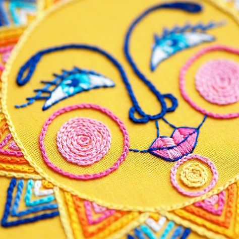 lady sun face Face Embroidery Designs, Sun Embroidery, Embroidery Face, Face Embroidery, Easter Embroidery, Sun Face, Hand Embroidery Kit, Stitch Tutorial, Embroidery Stitches Tutorial