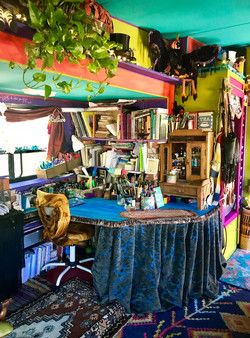 Hippie Camper Interior, Wagon Home, Trailer Renovation Ideas, Small Travel Trailer Remodel, Vardo Wagon, Trailer Exterior, Travel Trailer Renovation, Small Travel Trailer, Hippie Camper