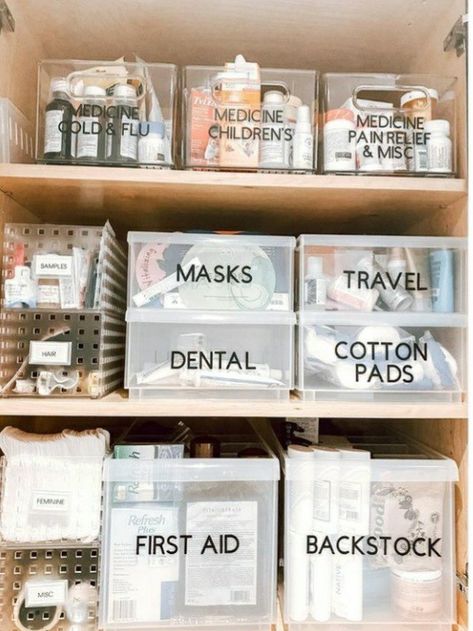 First Aid Organization Ideas, First Aid Organization Storage, Medicine Box Ideas, Medication Organization Storage, First Aid Cabinet, Uni Dorm, Medicine Cabinet Organization, Medication Organization, Room Organization Bedroom