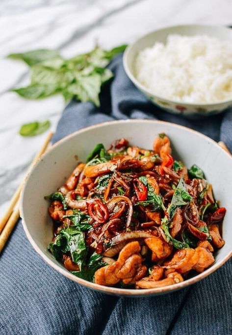 Thai Chicken Stir Fry, Fried Basil, Thai Basil Chicken, Woks Of Life, The Woks Of Life, Plats Healthy, Mapo Tofu, Mint Recipes, Thai Street Food