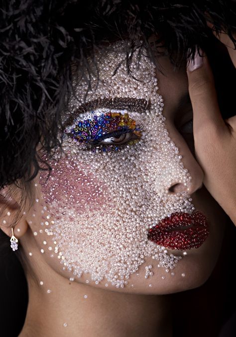 Beautiful bead makeup Festival Make Up, Extreme Makeup, Drag Make-up, Avant Garde Makeup, Top Makeup Products, Stage Makeup, Crazy Makeup, Elegant Makeup, Sfx Makeup