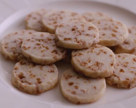 unnamed Shortbread Slice, Slice Cookies, Shortbread Cookies Christmas, Shortbread Cookies Easy, Anna Olson, Christmas Shortbread, Food Network Canada, Toffee Bits, Celebrity Chef