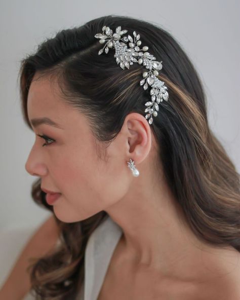 Bridal Hair Pieces Hair Down, Pearl Wedding Accessories, Pearl Wedding Hair, Wedding Hair Side, Bridal Floral Headpiece, Wedding Hair Clip, Bridal Clip, Miss To Mrs, Wedding Clip