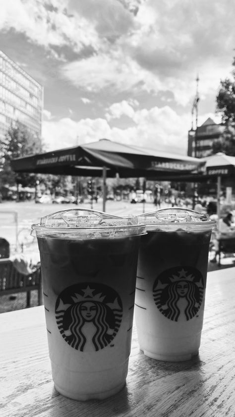 Blackandwhite Wallpaper, Starbucks Wallpaper, Starbucks Black, Wallpapers Black, Cute Home Screen Wallpaper, Dark Black Wallpaper, Cute Home Screens, Iphone Home Screen Layout, Screen Layout