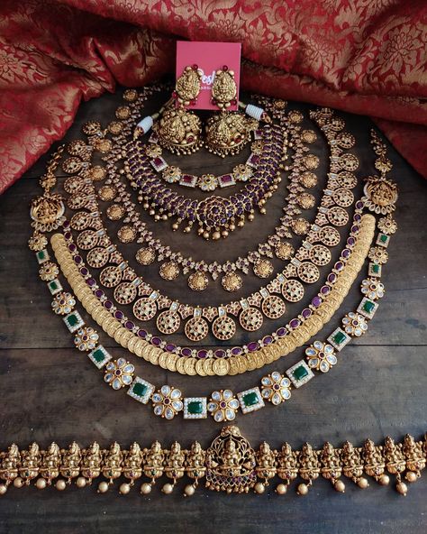 Traditional Gold Jewellery, Gold Chokers, Indian Wedding Jewelry Sets, Inexpensive Jewelry, Antique Necklaces Design, Indian Bridal Jewelry Sets, Antique Jewellery Designs, Inspiring Photos, Jewelry Set Design