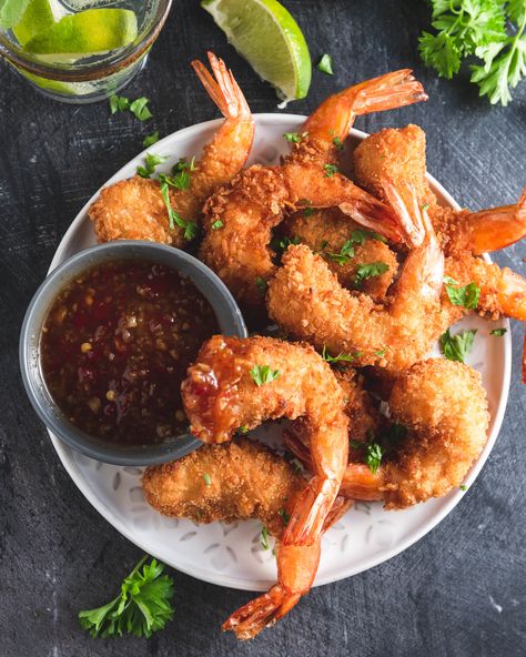 Prawn Tempura Photography, Prawn Starters Christmas, Crispy Coconut Shrimp, Prawn Starters Appetizers, Seafood Food Photography, Crispy Prawns Recipe, Prawn Starter Recipes, Prawn Ideas, Shrimp Food Photography