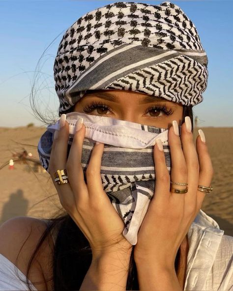 Dessert Outfit Dubai, Sahara Outfit, Dubai Safari Outfit, Marrakech Morocco Outfit, Sahara Desert Outfit, Dubai Desert Outfit, Desert Aesthetic Fashion, Marrakech Outfit, Desert Safari Outfit