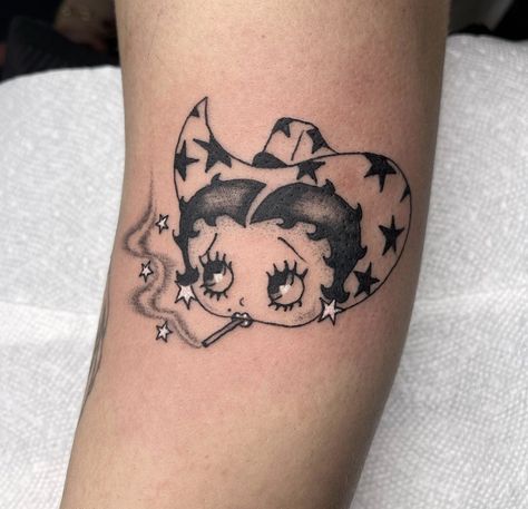 Betty Boop Flash Tattoo, Betty Boop Cowgirl, Betty Boop Tattoo Ideas, Bratz Tattoo, Betty Boop Tattoo, Betty Boop Tattoos, Cute Thigh Tattoos, Magic Runes, Fairy Tattoo Designs