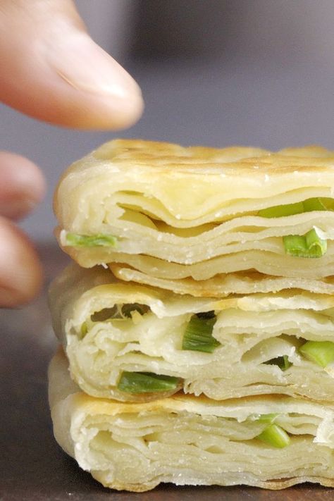 Green Onion Pancake Recipe, Spring Onion Pancake, Street Food At Home, Scallion Pancake Recipe, Street Food Recipe, Green Onion Pancake, Onion Pancake, How To Make Green, Street Food Recipes