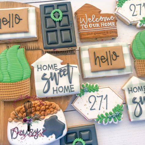 Decorated Sugar Cookies Royal Icing Cookies Home Sweet Home Housewarming House With Chimney, Home Cookies, Housewarming Cake, Housewarming Party Decorations, Farm Cookies, Sugar Cookie Royal Icing, Paint Cookies, Cookie House, Iced Sugar Cookies