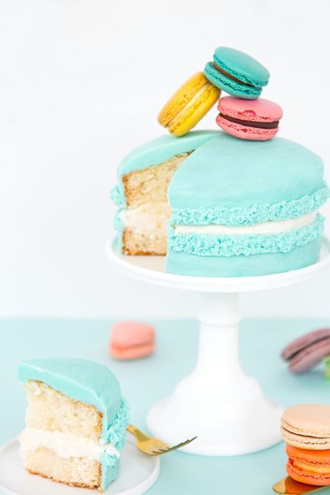 Macaron Birthday Party, Macaroon Birthday Cake Ideas, Macarons Cake Ideas, Decorating Macarons, Macaron Birthday Cake, Macaroon Birthday, Fun Cake Ideas, Giant Macaron, Macaron Birthday