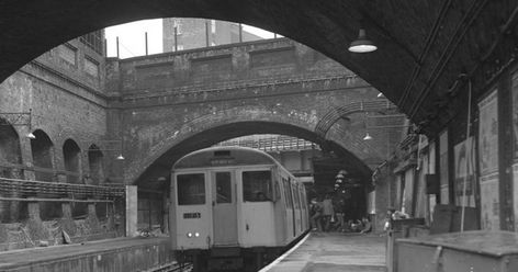 London Underground Train, London Underground Tube, Tube Train, Underground Tube, London Underground Stations, East End London, London Tube, Victorian London, London History