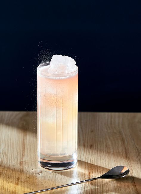 Pretty Cocktail, Fever Tree, Mint Simple Syrup, Sparkling Cocktail, Pretty Cocktails, Grapefruit Soda, Cocktail Photography, Boozy Drinks, Rum Cocktail