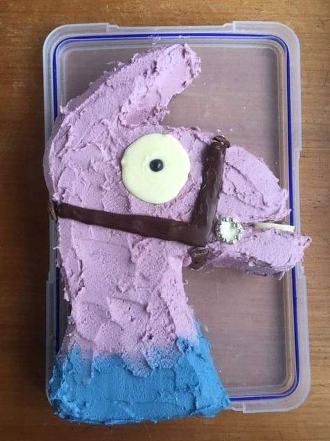 Fortnite Llama Cake, Cakes Funny, Fortnite Birthday Cake, Goofy Cake, Cake Disasters, Llama Cake, Fortnite Llama, Donut Ideas, Fortnite Cake