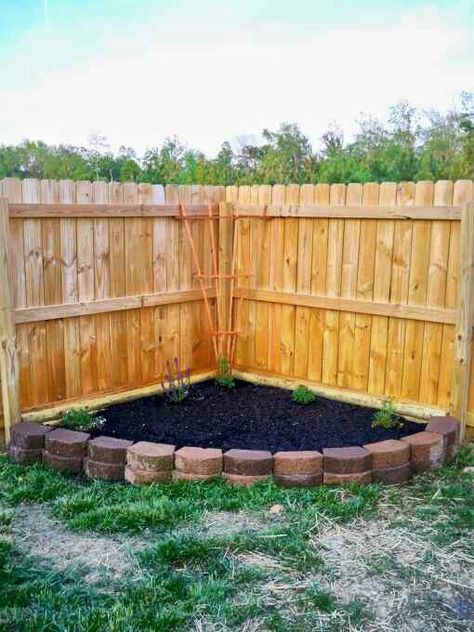 Corner Flower Bed, Raised Garden Bed Corners, Corner Landscaping, Raised Flower Bed, Raised Flower Beds, Corner Garden, Garden Area, Garden Yard Ideas, Yard Design