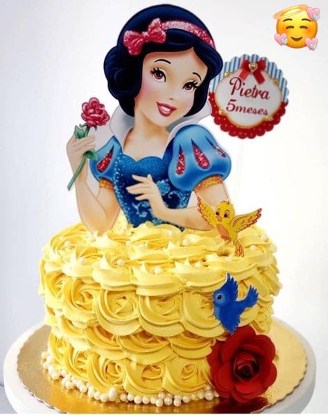 Snow White Cake Topper, Snow White Birthday Cake, Snow White Cake, White Birthday Cakes, Snow White Birthday Party, Disney Princess Cake, Disney Princess Birthday Party, Snow White Birthday, Snow White Party