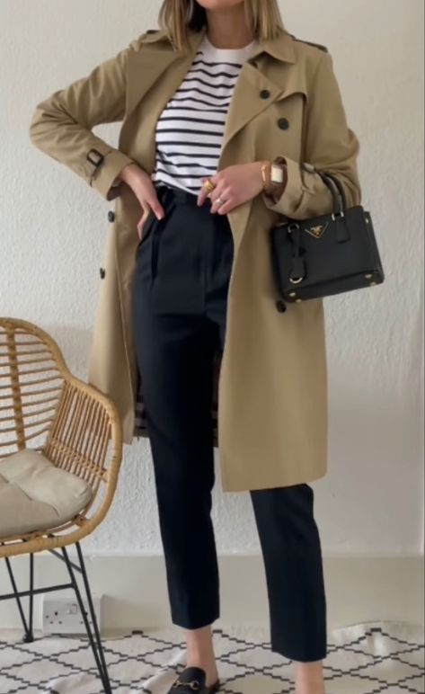 White Striped Shirt Outfit, Cropped Pants Outfit, Smart Casual Women Outfits, Smart Casual Women, Jeans Outfit Fall, Chic Winter Outfits, Trench Coat Outfit, Mode Tips, Casual Work Outfit