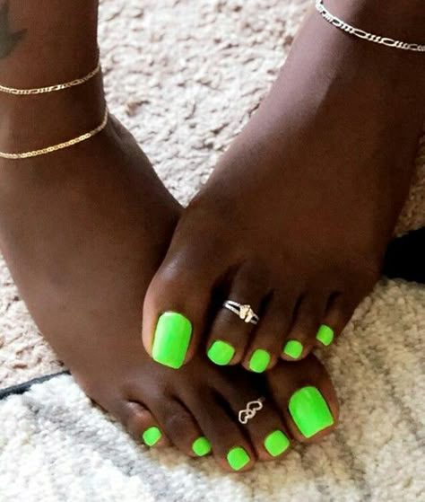 Neon Toe Nails, Green Toe Nails, Pedicure Gel, Simple Toe Nails, Gel Toe Nails, Acrylic Toes, Acrylic Toe Nails, Toe Nail Color, Pretty Toe Nails