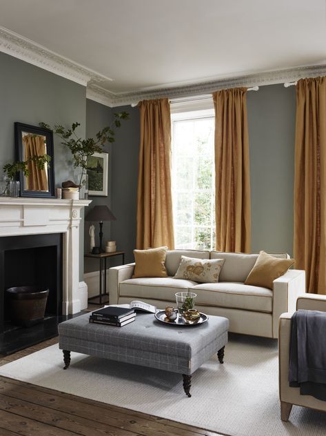 Classic Traditional Living Room, Victorian Living Room, Sitting Rooms, Sala Grande, Trendy Living Rooms, Room Color Schemes, Curtains Living, Victorian House, House Interiors