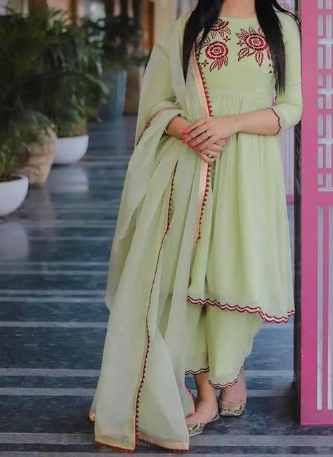 Frock Suit With Plazo Embroidery, Printed Frocks For Women, Frock Suit With Plazo, Frock Suit Ideas, Frock Suit, Punjabi Suits Designer Boutique, Frock Style, Simple Style Outfits, Long Frock