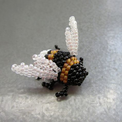 This is a fundraiser-listing for a full-color 10-page PDF which will show you step by step how to make the Bumblebee.  You will receive an e-mail with a link to the download of the tutorial - you will neither receive the Bumblebee pictured above, nor the photo of the bee which served as example. Seed Bead Patterns Free, Seed Bead Bracelet Patterns, Beaded Necklace Patterns, Bead Loom Pattern, Beaded Bracelets Tutorial, Seed Bead Patterns, Bead Weaving Patterns, Seed Bead Tutorial, Beaded Crafts