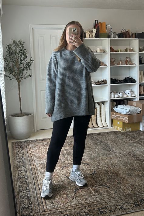 Turtleneck Layered Outfit, Mock Turtleneck Outfit, Mock Neck Outfit, Sweater With Necklace, Turtleneck Layering, Ootd Sweater, Outfit Curvy, Turtleneck Outfit, Mockneck Sweater