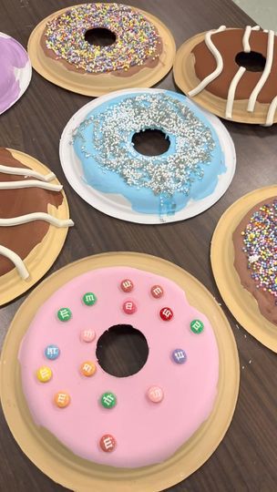 160K views · 1.3K reactions | Donuts making in the classroom 🍩 | Thank you @2art.chambers for allowing us to reshare. Love the 🍩 🍩 🍩 Time to share the donuts!!! This was a really engaging and successful lesson for all... | By The Teacher's CrateFacebook Donut Valentine Party, Diy Donut Party Decorations, Donut Birthday Party Decorations Diy, Donut Games For Kids, Donut Craft Preschool, Donuts With Dudes, Donuts With Grownups, Donut Crafts, Donut Valentine