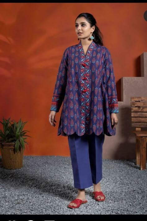 Simple Pakistani Dresses Casual Summer Design, Shirts Designs For Women Pakistani, Printed Lawn Frock Design, Shirt Design For Women Pakistani, Lawn Dress Design Ideas, Girls Dresses Sewing, Latest Dress Design, Simple Kurta Designs, Pakistani Fashion Casual