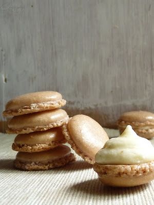 Almond Corner: Macarons with Tonka Bean Cream Tonka Bean Recipes, Macaron Filling, French Macaroons, Macaron Recipe, Tonka Bean, Bean Recipes, How To Make Chocolate, Macaroons, Almond Flour