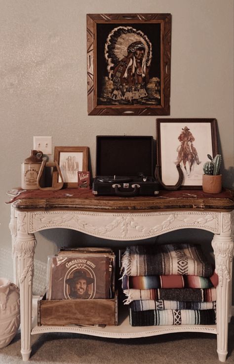 Vintage Western Decor, Western Living Room, Western Bedroom Decor, Ranch House Decor, Western Rooms, Western Bedroom, Southwestern Home, Home Entrance, Western Homes