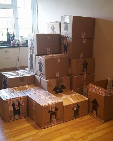 Moving Boxes Aesthetic, Moving House Aesthetic, Moving Back In With Parents, Packing Boxes For Moving, Moving Aesthetic, Moving House Packing, Moving Help, Pan Storage, House Move