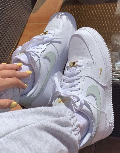 Pinterest: @julissaesp1 Nike Shoes Af1, 2023 Shoes, Shoes Air Force, Shoes Wallpaper, Trendy Shoes Sneakers, Nike Shoes Girls, Preppy Shoes, Jordan Shoes Girls, All Nike Shoes