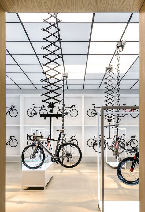 Plaza Design, 포트폴리오 레이아웃, Bicycle Store, Bicycle Shop, Bike Store, Architecture Magazines, Display Furniture, Industrial Buildings, Shop Interiors