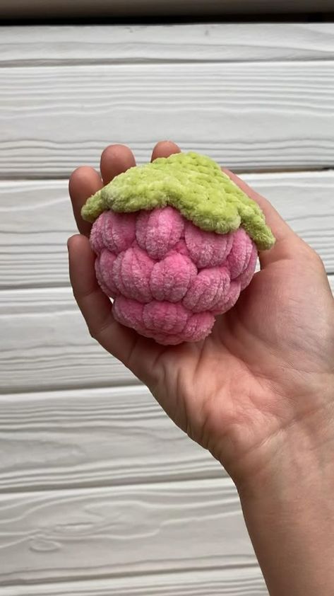 Video instructions how to crochet raspberry Crochet Raspberry, Crochet Elephant Pattern Free, Amigurumi Fruit, Raspberry Pattern, Fruit Crochet, Crochet Elephant Pattern, Diy Baby Headbands, Irish Crochet Patterns, Plush Yarn