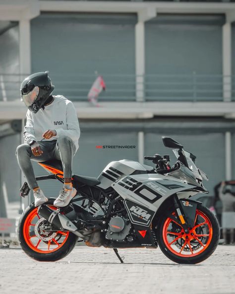 Ktm Lover, Bike Rider Photography, Bike Pose, Rider Photography, Ktm Bike, Ktm Rc 200, Duke Bike, Biker Photography, Ktm Rc