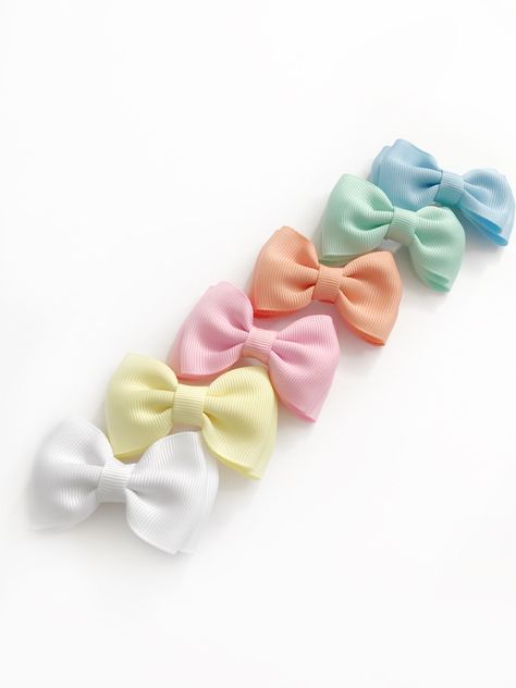 Baby Bow Clips, Disney Hair Bows, Disney Hair, Sewing Easy Diy, Hair Bow Sets, Sewing Crafts Tutorials, Toddler Bows, Baby Hair Clips, Handmade Hair Bows