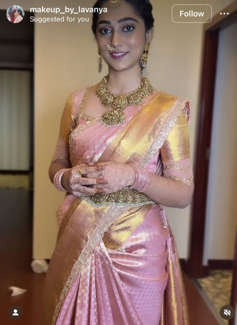 Pink Saree With Golden Blouse, Pastel Pink Pattu Saree, South Indian Reception Look, Pink Pattu Saree Blouse Designs, Pattu Border Blouse Designs Latest, Pastel Pink Blouse Design, Baby Pink Pattu Saree, Engagement South Indian, Pink Saree Styling