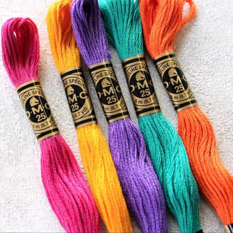 Embroidery Color Combinations, Embroidery Floss Bracelets, Floss Bracelets, Chevron Friendship Bracelets, Cool Friendship Bracelets, Friendship Bracelet Patterns Easy, Cute Friendship Bracelets, Embroidery Lessons, New Embroidery