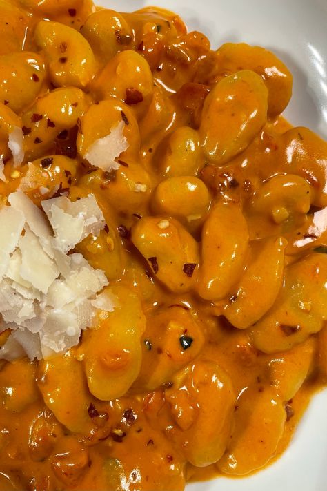 Kim the Foodie - Spicy Gnocchi with Roasted Red Peppers Red Pepper Gnocchi, Spicy Gnocchi, 2023 Meals, Gnocchi Sauce, Risotto Dishes, How To Cook Gnocchi, Italian Comfort Food, Savory Foods, Tortellini Recipes