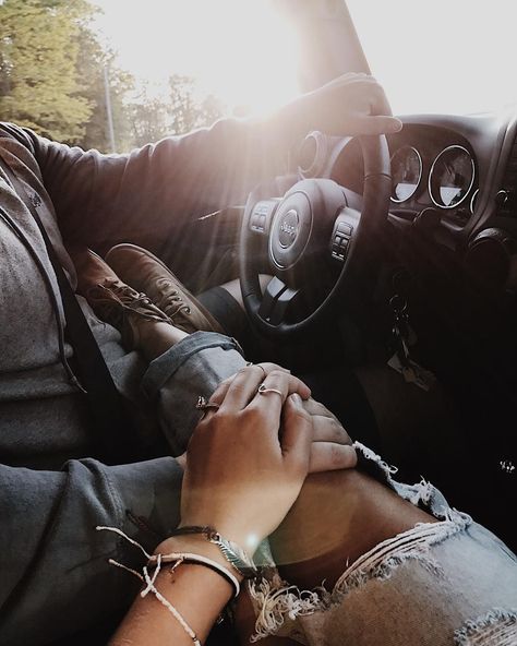 Couple In Car, Tumblr Couples, Romantic Questions, Vintage Jeep, Road Trip Car, Cute Couple Quotes, Jeep Rubicon, Its A Mans World, Jeep Commander