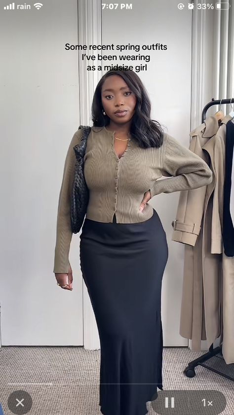 Modest Dressing Black Women, Outfits Winter Black Women, Church Outfits For Winter, Feminine Winter Outfits Girly, Winter Outfits Girly, Winter Outfits With Skirts, Skirt Outfits Winter, Feminine Winter Outfits, Feminine Winter