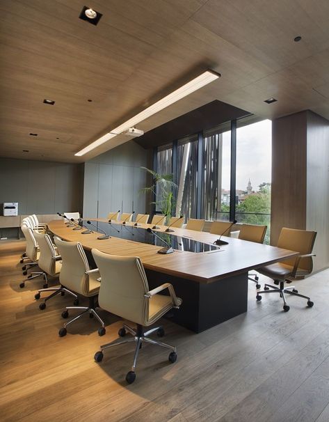 Office Meeting Room Interior, Modern Office Table Design, Modern Office Table, Luxury Office Chairs, Conference Room Design, Meeting Room Design, Office Table Design, Office Meeting Room, Modern Office Design