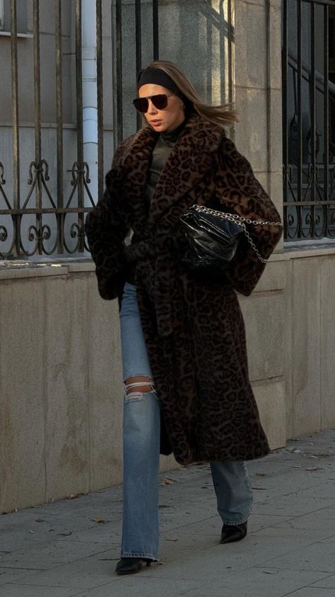 Animal Print Fur Coat, Animal Print Coat Outfit, Leopard Fur Coat Outfit, Print Coat Outfit, Colorfull Style, Leopard Fur Coat, Fur Coat Outfit, Coat Outfit, Print Coat