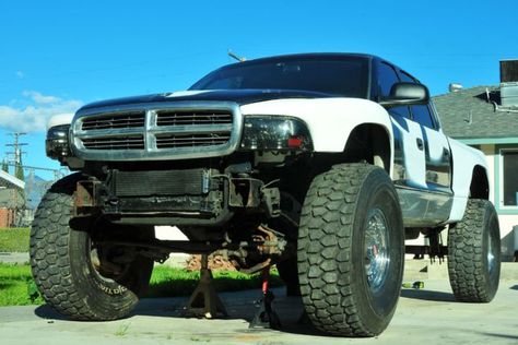 Solid Axle Swap on a Dodge Dakota Pickup Dodge Dakota Prerunner, Dodge Dakota Overland, Dodge Dakota Lifted, Hunting Truck, Truck Girl, Mud Trucks, Truck Mods, Dodge Truck, Truck Yeah