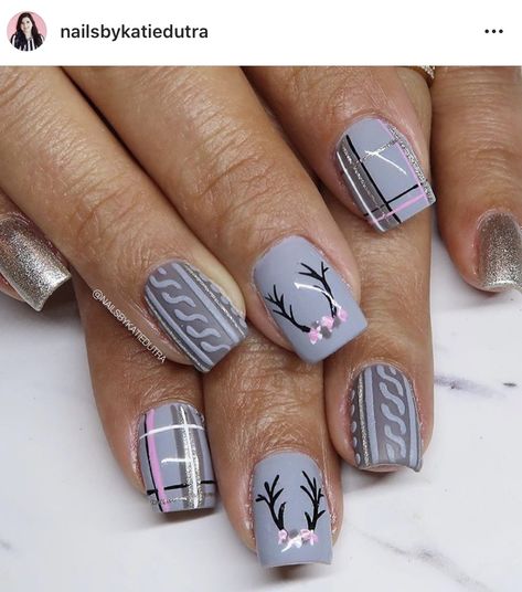 Fall Deer Nails, Antler Nails Design, Deer Antler Nails, Deer Nail Designs, Antler Nails, Sweater Print Nails, Plaid Nail Ideas, Sweater Nails Designs, Nails Natal