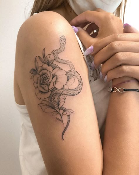 Aldoshyna Tatiana Tattooer on Instagram: “snake and rose🌹” Snake And Rose Back Tattoo, Rose And Snake Tattoo, Snake Rose Tattoo, Tattoos For Women Shoulder, Snake And Rose Tattoo, Snake Tattoo Ideas, Snake Tattoo Meaning, Skull Rose Tattoos, Snake Tattoos