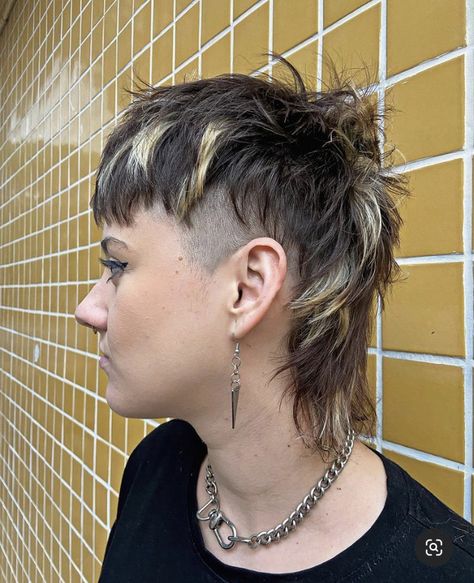 Modern Mullet Shaved Sides, Punky Mullet, Mullet Undercut Hairstyle Women, Mullet Mohawk Women, Short Mullet With Shaved Sides, Mullet Side Shave, Mohawk Mullet Woman, Super Short Mullet, Mullet Colored Hair